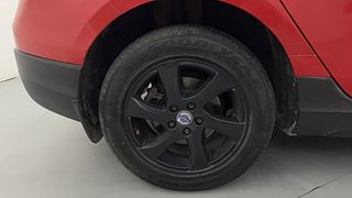 Used 2016 Volvo V40 Cross Country [2013-2018] T4 Momentum Petrol Automatic tyres RIGHT REAR TYRE RIM VIEW