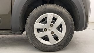 Used 2018 Renault Kwid [2015-2019] 1.0 RXT AMT Opt Petrol Automatic tyres RIGHT FRONT TYRE RIM VIEW