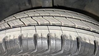 Used 2019 Renault Kwid [2015-2019] 1.0 RXT AMT Opt Petrol Automatic tyres LEFT FRONT TYRE TREAD VIEW