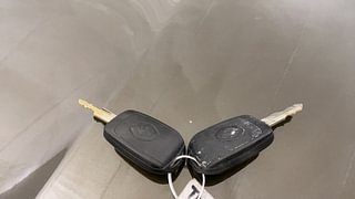 Used 2018 Renault Kwid [2015-2019] 1.0 RXT AMT Opt Petrol Automatic extra CAR KEY VIEW