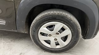 Used 2019 Renault Kwid [2017-2019] RXT 1.0 SCE Special (O) Petrol Manual tyres RIGHT FRONT TYRE RIM VIEW