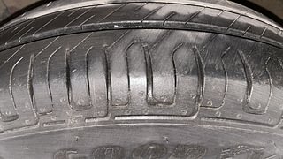 Used 2010 Maruti Suzuki Swift [2007-2011] VXi Petrol Manual tyres LEFT FRONT TYRE TREAD VIEW