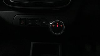 Used 2018 Renault Kwid [2015-2019] 1.0 RXT AMT Opt Petrol Automatic interior GEAR  KNOB VIEW