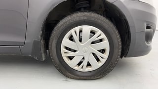 Used 2015 Maruti Suzuki Swift [2011-2017] VXi Petrol Manual tyres RIGHT FRONT TYRE RIM VIEW