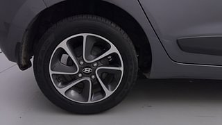 Used 2018 Hyundai Grand i10 [2017-2020] Sportz (O) AT 1.2 Kappa VTVT Petrol Automatic tyres RIGHT REAR TYRE RIM VIEW