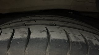Used 2019 Toyota Innova Crysta [2016-2020] 2.4 G Diesel Manual tyres LEFT REAR TYRE TREAD VIEW