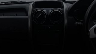 Used 2017 Renault Duster [2015-2019] 110 PS RXZ 4X2 MT Diesel Manual top_features Integrated (in-dash) music system