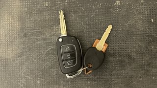 Used 2019 Hyundai Venue [2019-2022] SX 1.0 Turbo Dual Tone Petrol Manual extra CAR KEY VIEW