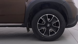 Used 2017 Renault Duster [2015-2019] 110 PS RXZ 4X2 MT Diesel Manual tyres RIGHT FRONT TYRE RIM VIEW