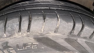 Used 2013 Hyundai i10 Sportz 1.2 Kappa2 Petrol Manual tyres RIGHT FRONT TYRE TREAD VIEW