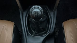 Used 2019 Toyota Innova Crysta [2016-2020] 2.4 G Diesel Manual interior GEAR  KNOB VIEW