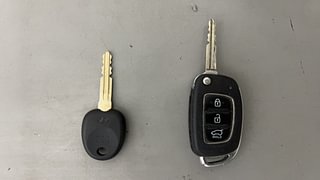 Used 2017 Hyundai Elite i20 [2014-2018] Sportz 1.2 Petrol Manual extra CAR KEY VIEW