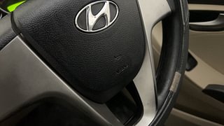 Used 2018 Hyundai Eon [2011-2018] Sportz Petrol Manual top_features Airbags