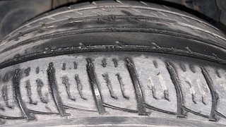 Used 2017 Renault Duster [2015-2019] 110 PS RXZ 4X2 MT Diesel Manual tyres RIGHT REAR TYRE TREAD VIEW