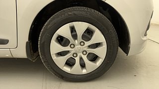 Used 2015 Hyundai Xcent [2014-2017] S Petrol Petrol Manual tyres RIGHT FRONT TYRE RIM VIEW