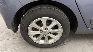 Used 2016 Hyundai Grand i10 Asta AT 1.2 Kappa VTVT Petrol Automatic tyres RIGHT REAR TYRE RIM VIEW