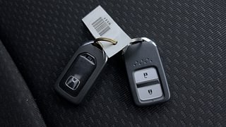 Used 2018 Honda BR-V [2016-2020] V CVT Petrol Petrol Automatic extra CAR KEY VIEW