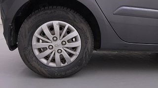 Used 2013 Hyundai i10 Sportz 1.2 Kappa2 Petrol Manual tyres RIGHT REAR TYRE RIM VIEW