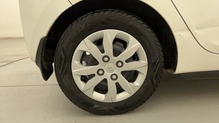 Used 2018 Hyundai Eon [2011-2018] Sportz Petrol Manual tyres RIGHT REAR TYRE RIM VIEW