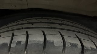 Used 2019 Toyota Innova Crysta [2016-2020] 2.4 G Diesel Manual tyres RIGHT REAR TYRE TREAD VIEW