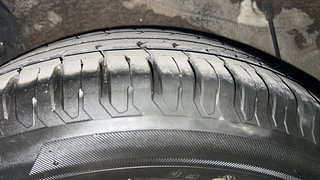 Used 2012 Hyundai Verna [2011-2015] Fluidic 1.6 VTVT SX AT Petrol Automatic tyres RIGHT REAR TYRE TREAD VIEW