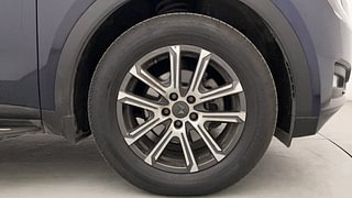 Used 2022 Mahindra XUV700 AX 7 Petrol AT Luxury Pack 7 STR Petrol Automatic tyres RIGHT FRONT TYRE RIM VIEW