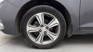 Used 2018 Hyundai Verna [2017-2020] 1.6 VTVT SX (O) AT Petrol Automatic tyres LEFT FRONT TYRE RIM VIEW