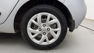 Used 2018 Hyundai Grand i10 [2017-2020] Magna 1.2 Kappa VTVT CNG (outside fitted) Petrol+cng Manual tyres LEFT REAR TYRE RIM VIEW