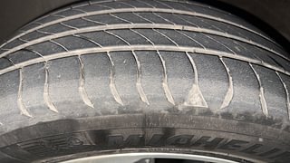 Used 2018 Hyundai Verna [2017-2020] 1.6 VTVT SX (O) AT Petrol Automatic tyres LEFT FRONT TYRE TREAD VIEW