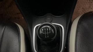 Used 2019 Volkswagen Polo [2017-2020] Highline Plus 1.5 (D) Diesel Manual interior GEAR  KNOB VIEW