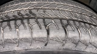 Used 2022 Toyota Urban Cruiser Hyryder V Neodrive AT Petrol Automatic tyres RIGHT FRONT TYRE TREAD VIEW