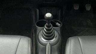 Used 2013 Honda Brio [2011-2016] S MT Petrol Manual interior GEAR  KNOB VIEW