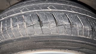 Used 2018 Hyundai Grand i10 [2017-2020] Magna 1.2 Kappa VTVT CNG (outside fitted) Petrol+cng Manual tyres RIGHT REAR TYRE TREAD VIEW