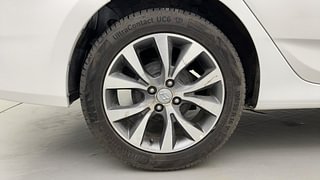 Used 2017 Hyundai Fluidic Verna 4S [2015-2018] 1.6 VTVT SX Petrol Manual tyres RIGHT REAR TYRE RIM VIEW