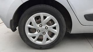 Used 2018 Hyundai Grand i10 [2017-2020] Magna 1.2 Kappa VTVT CNG (outside fitted) Petrol+cng Manual tyres RIGHT REAR TYRE RIM VIEW
