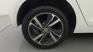 Used 2022 Tata Altroz XZA+ Petrol Automatic tyres RIGHT REAR TYRE RIM VIEW