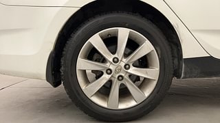 Used 2012 Hyundai Verna [2011-2015] Fluidic 1.6 VTVT SX AT Petrol Automatic tyres RIGHT REAR TYRE RIM VIEW