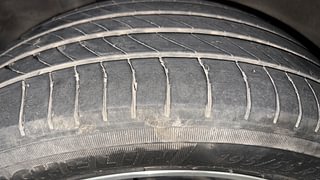 Used 2018 Hyundai Verna [2017-2020] 1.6 VTVT SX (O) AT Petrol Automatic tyres RIGHT REAR TYRE TREAD VIEW