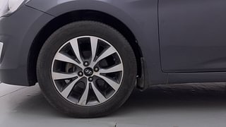 Used 2016 Hyundai Fluidic Verna 4S [2015-2017] 1.6 CRDi SX Diesel Manual tyres LEFT FRONT TYRE RIM VIEW