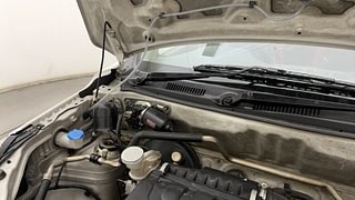 Used 2017 Maruti Suzuki Alto K10 [2014-2019] VXi Petrol Manual engine ENGINE RIGHT SIDE HINGE & APRON VIEW