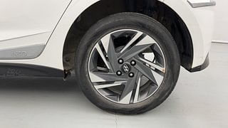 Used 2021 Hyundai New i20 Asta (O) 1.0 Turbo DCT Petrol Automatic tyres LEFT REAR TYRE RIM VIEW