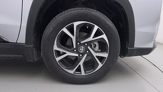 Used 2022 Toyota Urban Cruiser Hyryder V Neodrive AT Petrol Automatic tyres RIGHT FRONT TYRE RIM VIEW