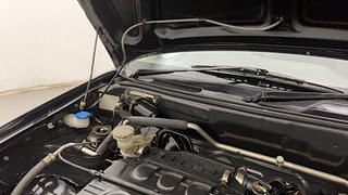 Used 2013 Maruti Suzuki Alto K10 [2010-2014] VXi Petrol Manual engine ENGINE RIGHT SIDE HINGE & APRON VIEW