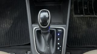 Used 2018 Hyundai Verna [2017-2020] 1.6 VTVT SX (O) AT Petrol Automatic interior GEAR  KNOB VIEW