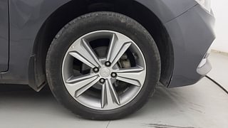 Used 2018 Hyundai Verna [2017-2020] 1.6 VTVT SX (O) AT Petrol Automatic tyres RIGHT FRONT TYRE RIM VIEW