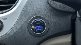 Used 2018 Hyundai Verna [2017-2020] 1.6 VTVT SX (O) AT Petrol Automatic top_features Keyless start