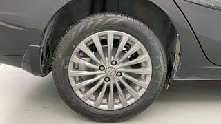 Used 2017 maruti-suzuki Ciaz Alpha Petrol Petrol Manual tyres RIGHT REAR TYRE RIM VIEW