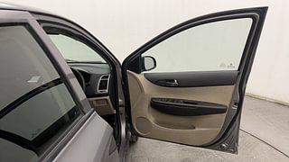Used 2013 Hyundai i20 [2012-2014] Asta 1.4 CRDI Diesel Manual interior RIGHT FRONT DOOR OPEN VIEW