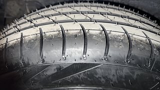 Used 2018 Hyundai Grand i10 [2017-2020] Sportz (O) 1.2 kappa VTVT Petrol Manual tyres RIGHT REAR TYRE TREAD VIEW