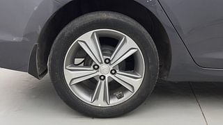 Used 2018 Hyundai Verna [2017-2020] 1.6 VTVT SX (O) AT Petrol Automatic tyres RIGHT REAR TYRE RIM VIEW